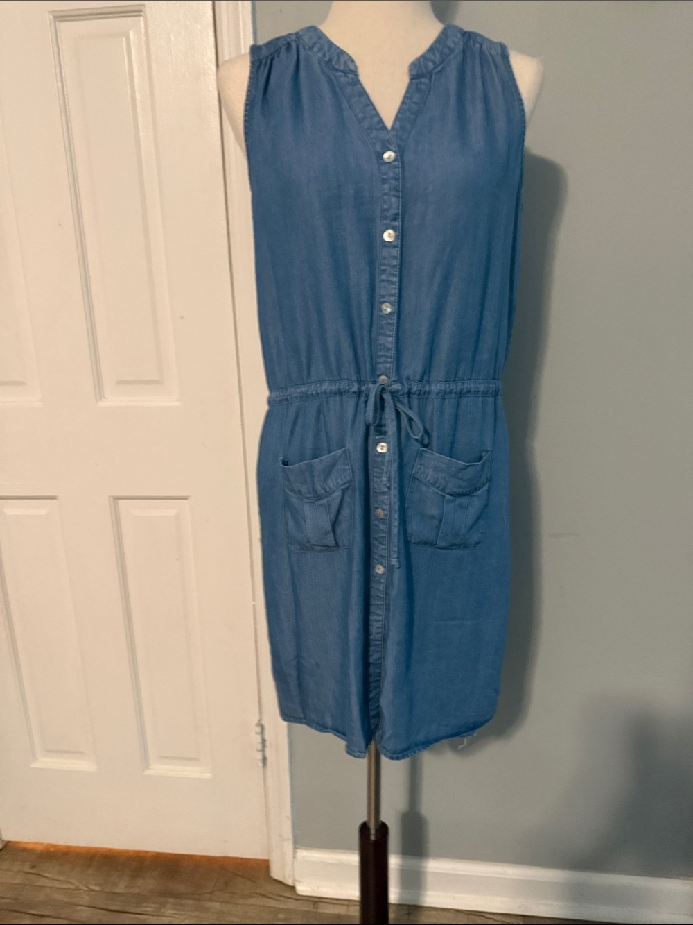 Sleeveless denim dress